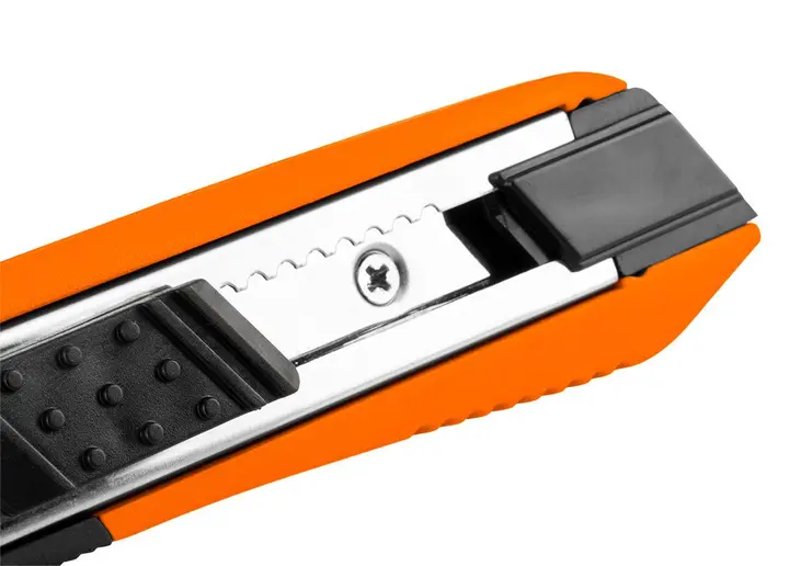 Kırılabilir bıçaklı maket bıçağı 18mm, yumuşak yüzey