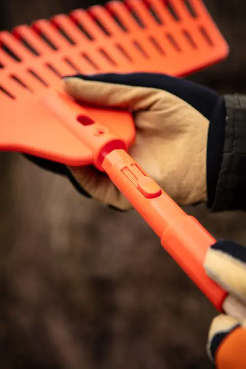 Orta boy yaprak tırmığı, plastik