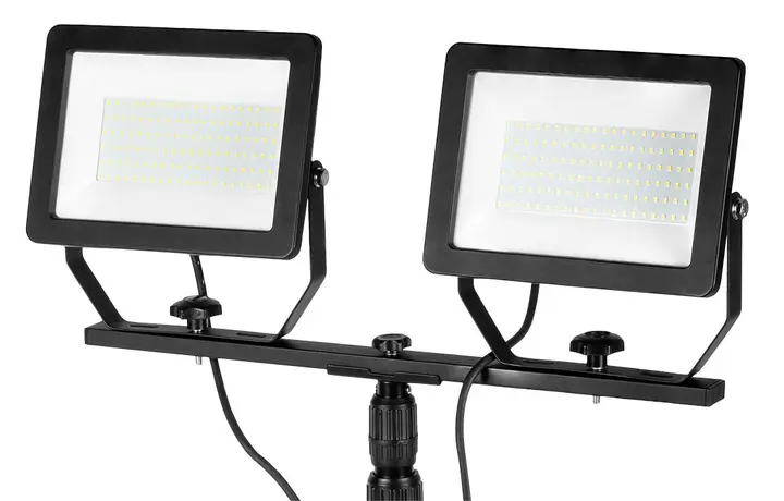 Çift projektör 2x100W SMD LED 2 x 8500lm, 1,8 m tripod üzerinde, kablolu